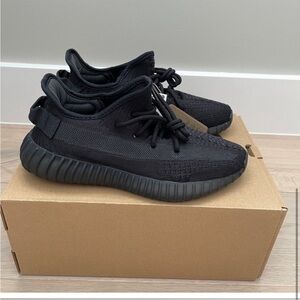 Yeezy boost 350 V2 Onyx size 7